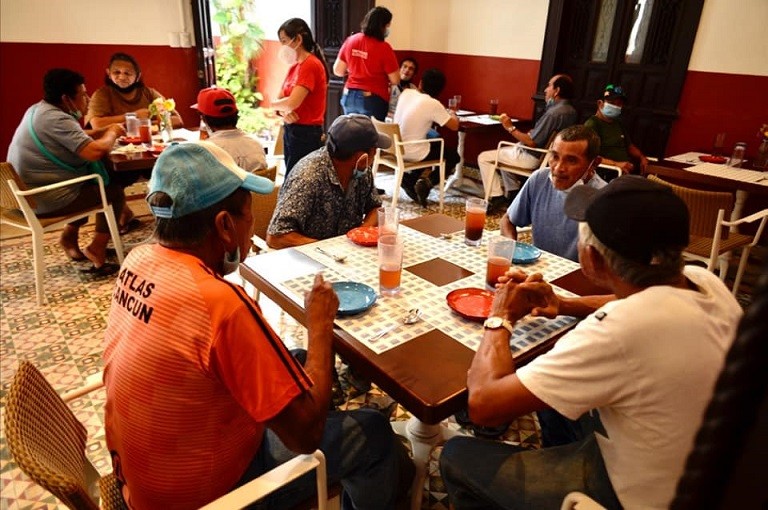 DIF Mérida brinda apoyo integral a 20 comedores comunitarios