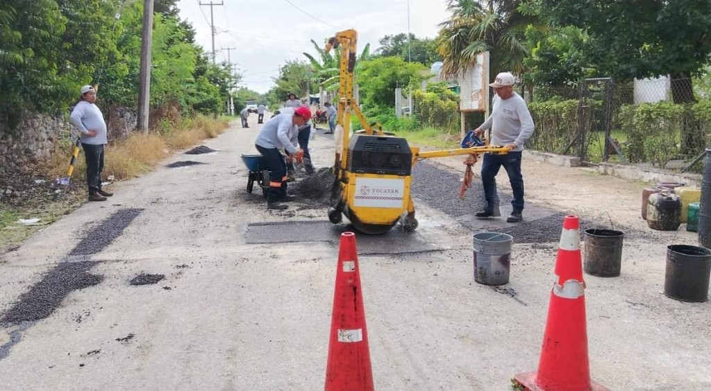 Siguen avanzando las cuadrillas de bacheo en diversos sectores de Tizimín