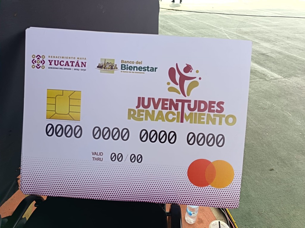 Entregan becas Juventudes Renacimiento a más de nueve mil yucatecos