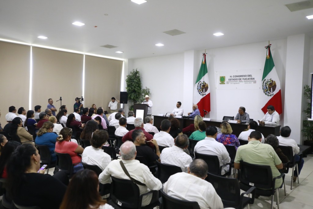 Recibe Congreso del Estado de Yucatán las memorias de la VI Conferencia Internacional “Por el Equilibrio del Mundo”