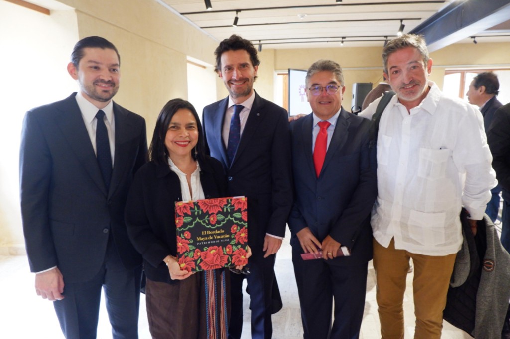 Presentan libro “El bordado maya de Yucatán: patrimonio vivo” en Original México
