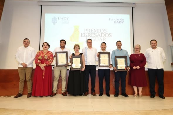 Por primera vez la UADY entrega Premios Egresados Jaguar
