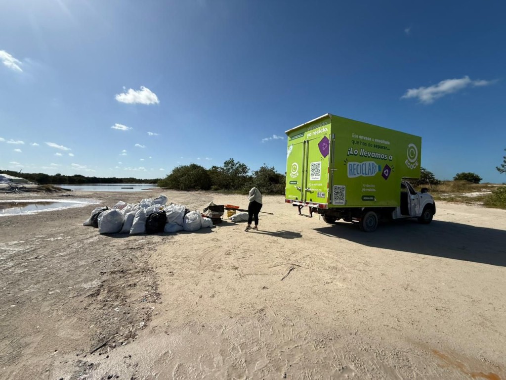 Concluyen programa de Limpieza de Playas 2025; retiran más de 33 toneladas de residuos, en el año.