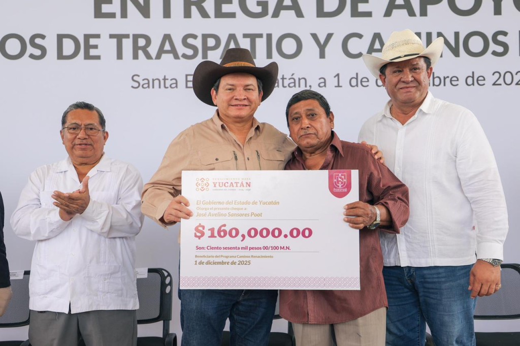 Entrega el gobernador de Yucat&aacute;n apoyos a productores del sur de la entidad