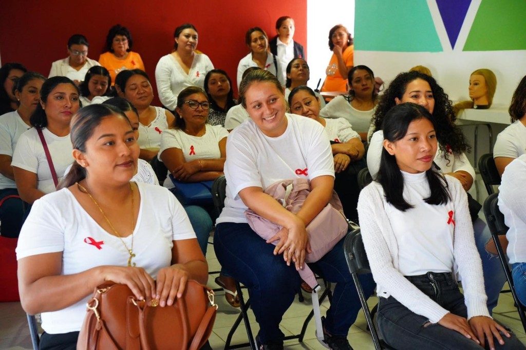Toman 39 mujeres de Tizimín el taller “Manos que Transforman”