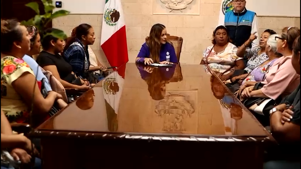 Escucha y atiende a tianguistas Cecilia Patrón