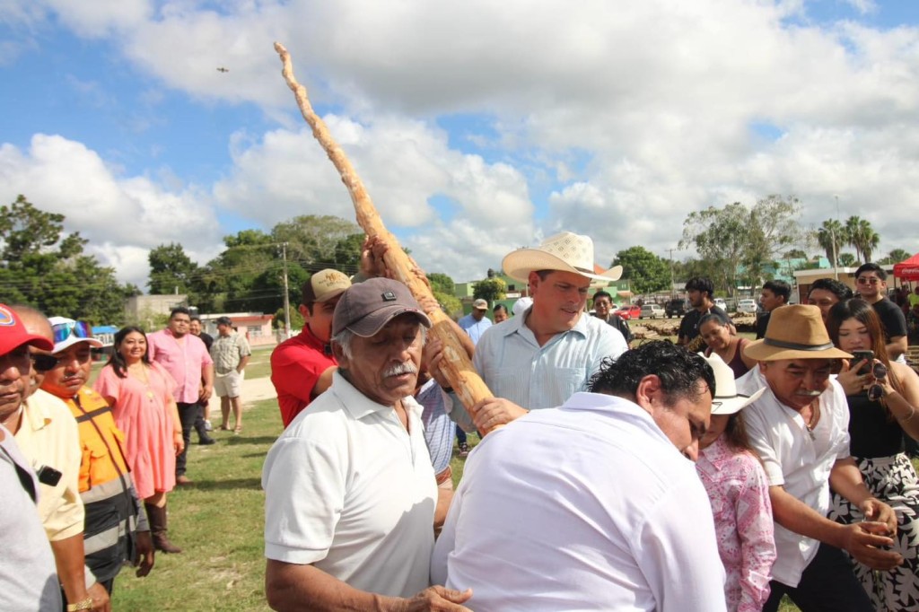 Comienza a erigirse el coso taurino artesanal de Tizimín