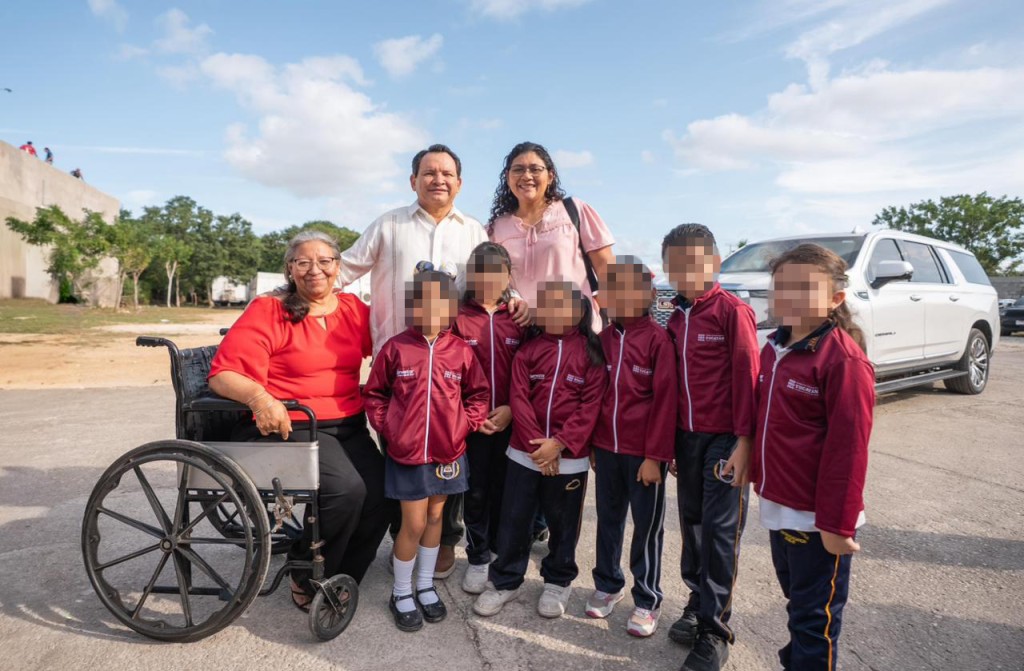 Gobernador D&iacute;az Mena impulsa calidad educativa con entrega de mobiliario escolar en 86 municipios