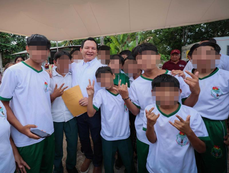 Díaz Mena lleva Programa de Pavimentación a Tekal de Venegas