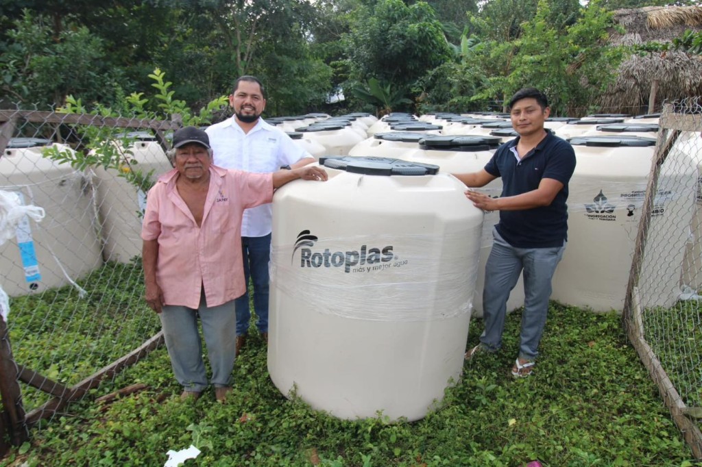 Inicia la entrega de tinacos a bajo costo en comisarías de Tizimín