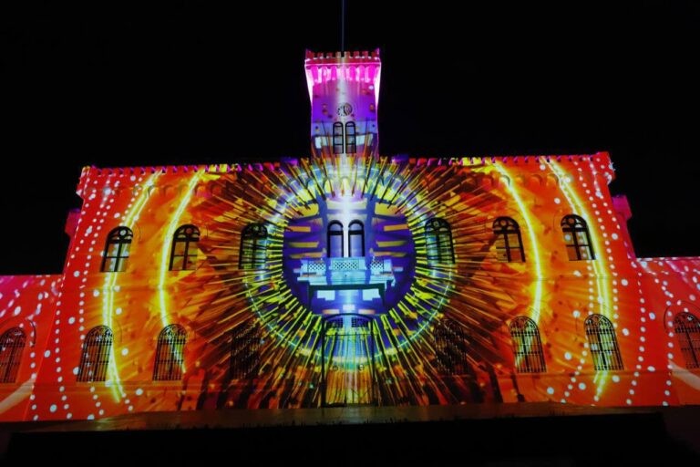 Arranca con &eacute;xito el &ldquo;Videomapping Navide&ntilde;o&rdquo; en el Parque de la Paz