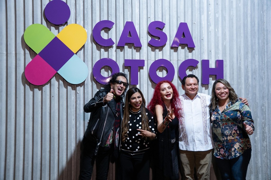 Alex Lora convive con niñas, niños y adolescentes de Casa Otoch en una jornada de música y alegría