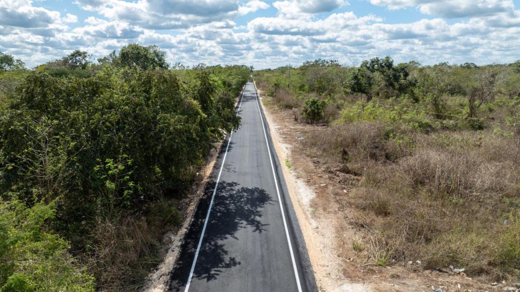 Entrega D&iacute;az Mena rehabilitaci&oacute;n del camino Cacao&ndash;San Antonio Mulix