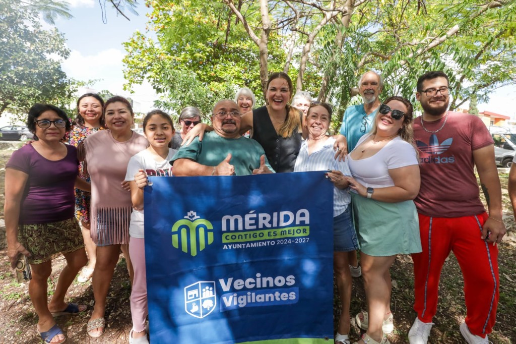 Entrega Cecilia Patrón trabajos de repavimentación del fraccionamiento Brisas