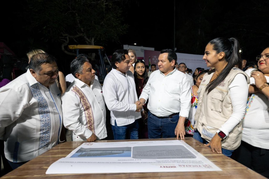 Mejora Inversi&oacute;n estatal condiciones educativas en Chicxulub Pueblo