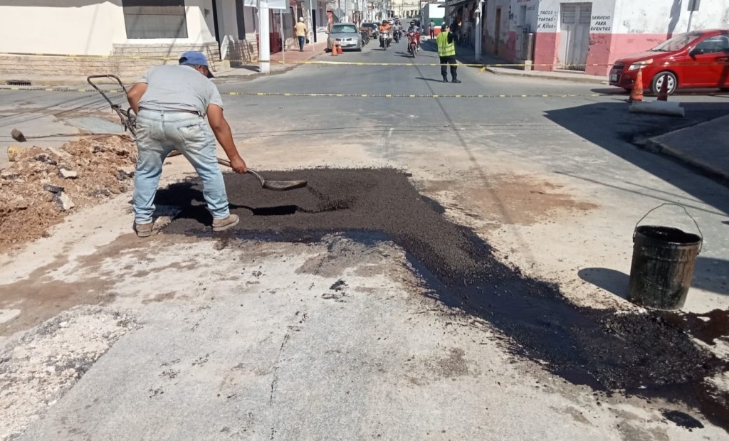 Abrieron una calle principal en Tizim&iacute;n tras reparar fuga de agua