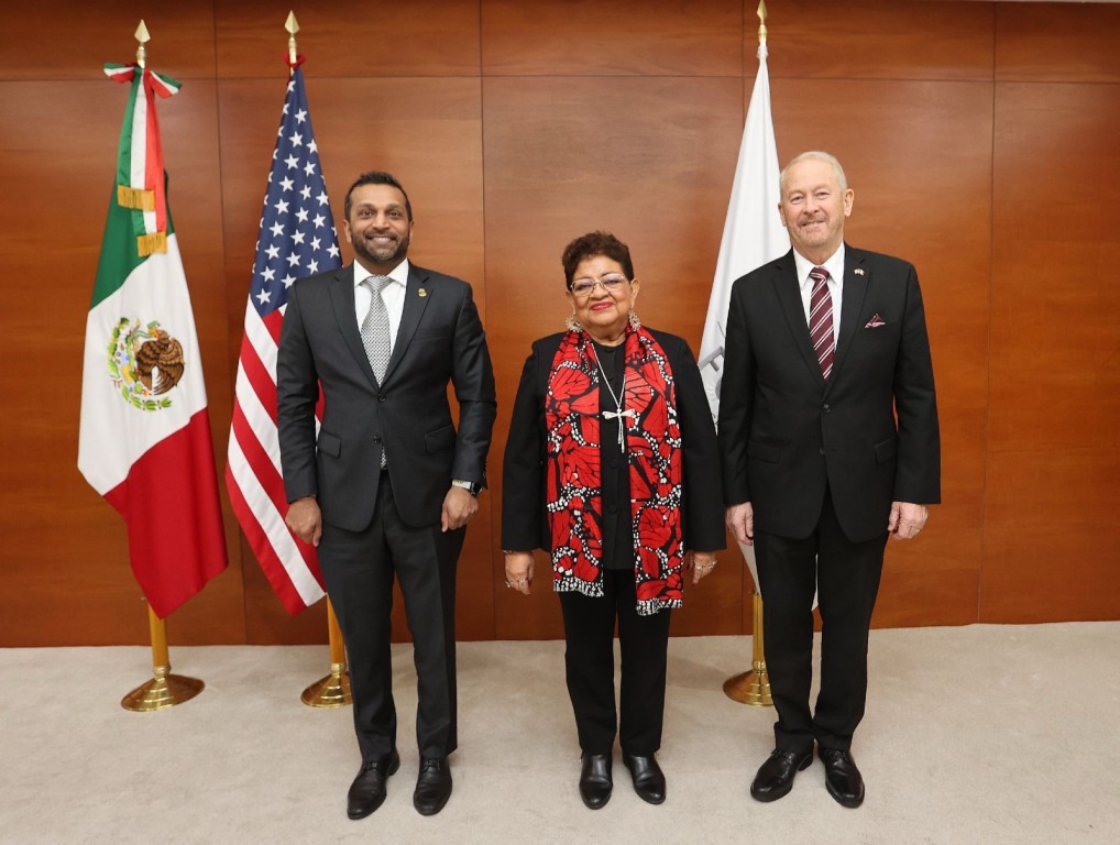 Llega director del FBI para reunión de alto nivel con SSPC y FGR