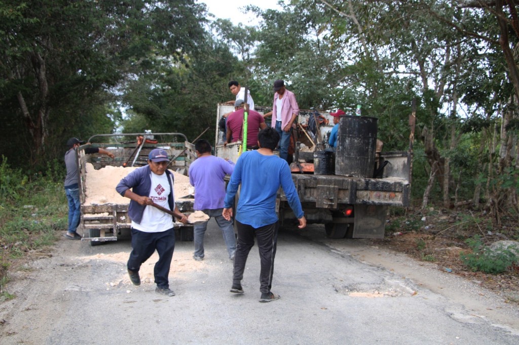 No cesa el bacheo en Tizim&iacute;n y sus comisar&iacute;as