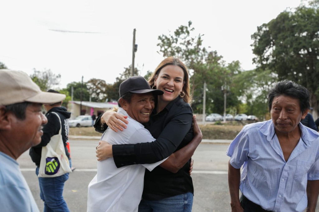 Continua Cecilia Patr&oacute;n entregando trabajos de rehabilitaci&oacute;n vial en comisar&iacute;as del sur