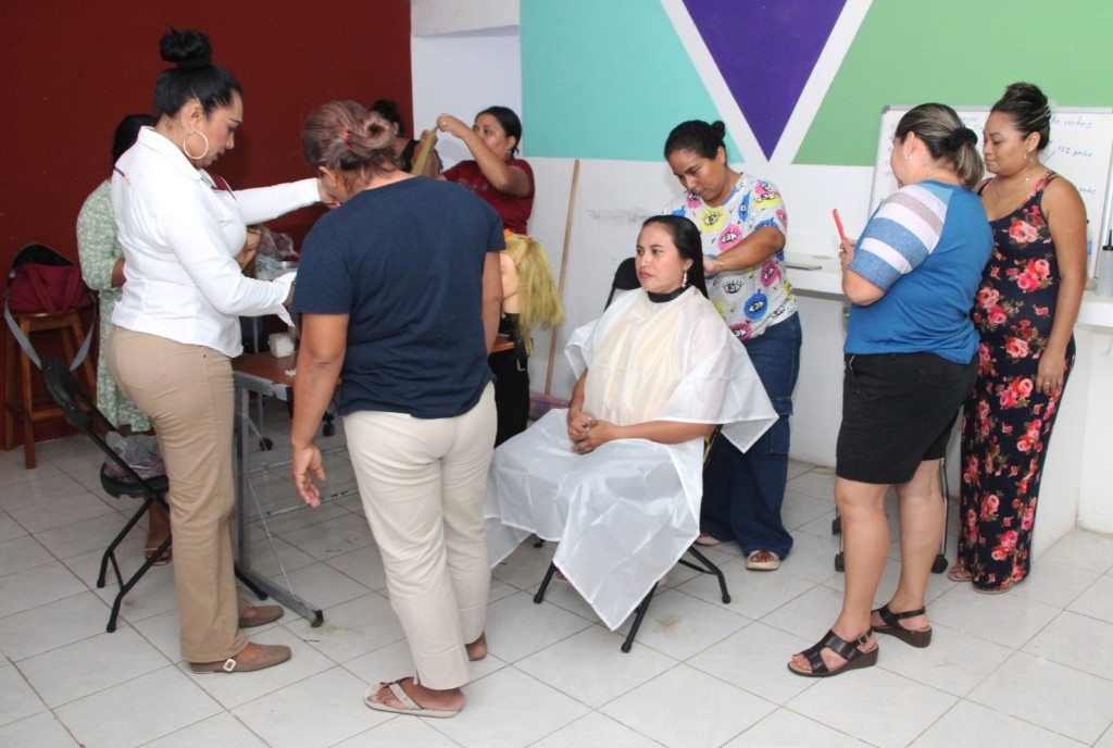 Imparten cursos de belleza gratis en Tizim&iacute;n; hay cupo