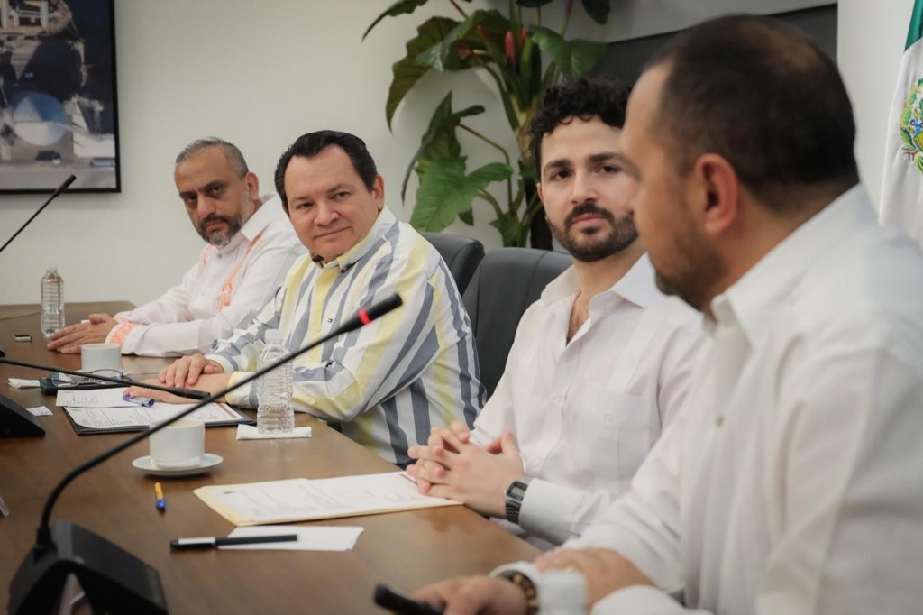 Reitera Huacho D&iacute;az llamado para que atraer inversionistas a Yucat&aacute;n