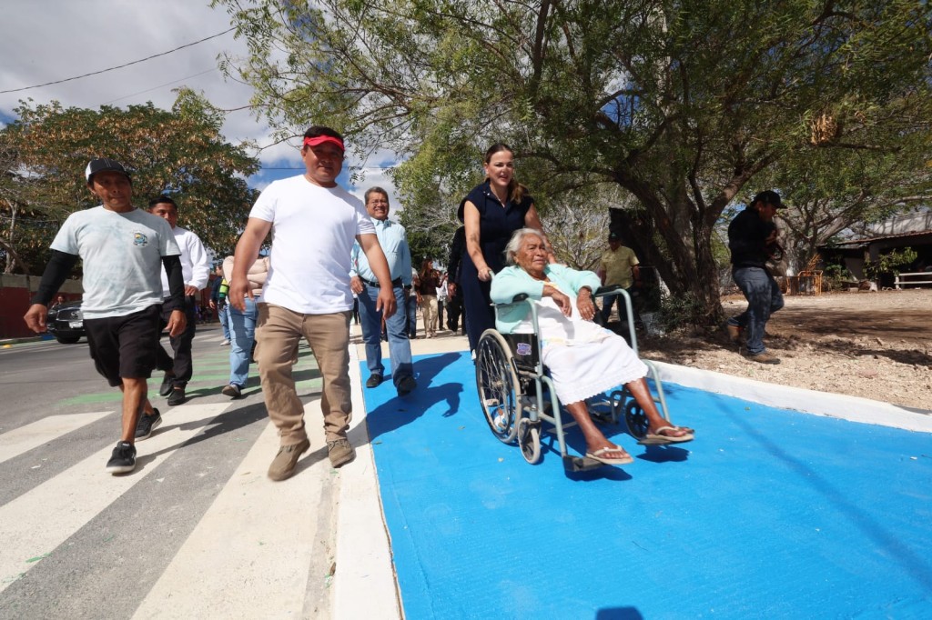 Entrega Cecilia Patr&oacute;n obras de repavimentaci&oacute;n en Santa Gertrudis Cop&oacute;