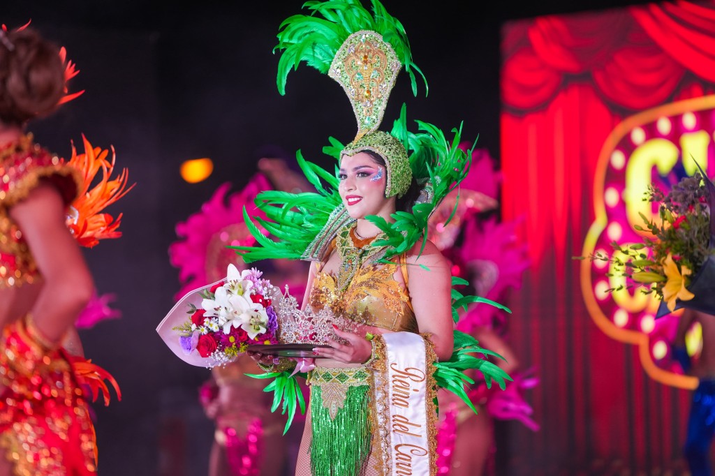 Contin&uacute;a la fiesta carnavalesca, tras las coronaciones de anoche