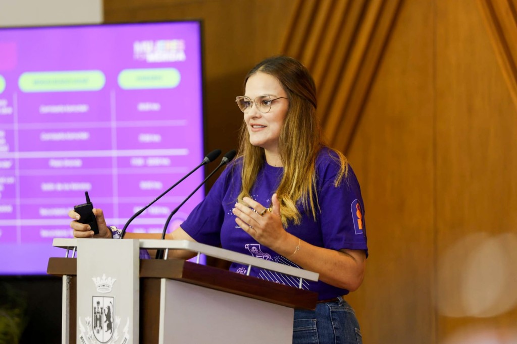 Refrenda Cecilia Patr&oacute;n que la prioridad de su Ayuntamiento son las mujeres