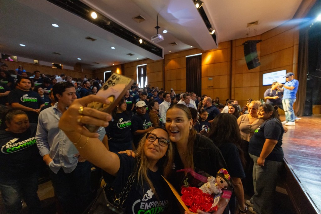 Más capacitación y toda la confianza para las y los emprendedores meridanos: Cecilia Patrón