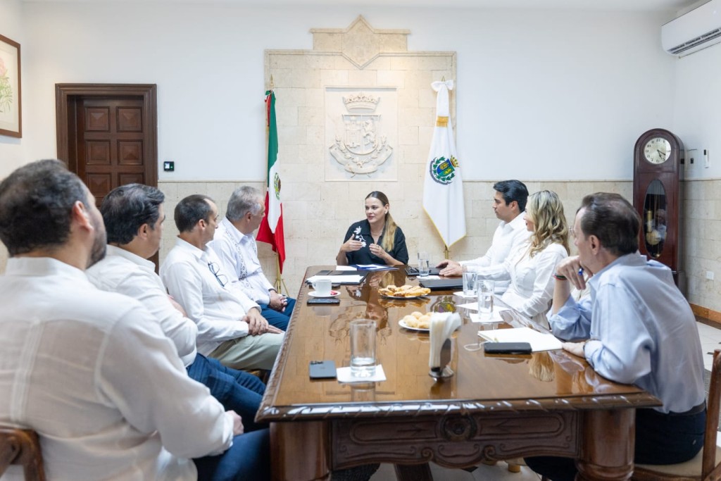 Recibe Cecilia Patrón visita de presidente nacional de restauranteros