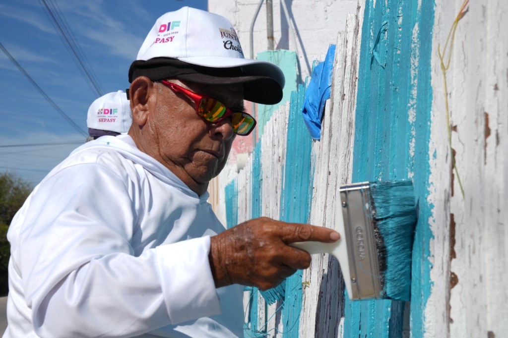 Transforman pescadores y familias de Chelem su comunidad con el programa Pintemos Juntos
