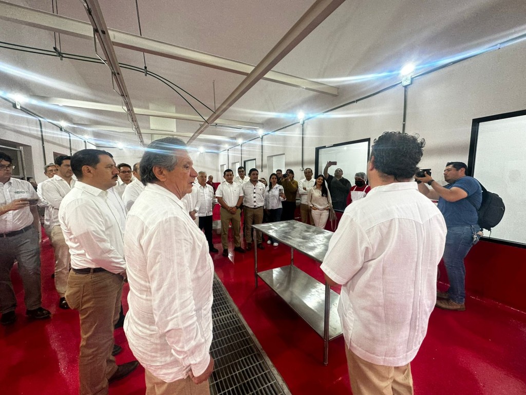 Inauguran en Yucat&aacute;n el primer rastro de avestruz del Sureste