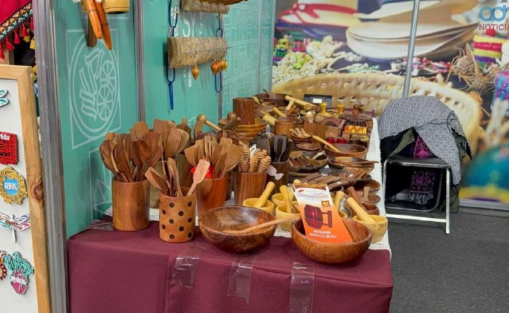 Presentes artesan&iacute;as de 45 municipios en Semana de Yucat&aacute;n en M&eacute;xico