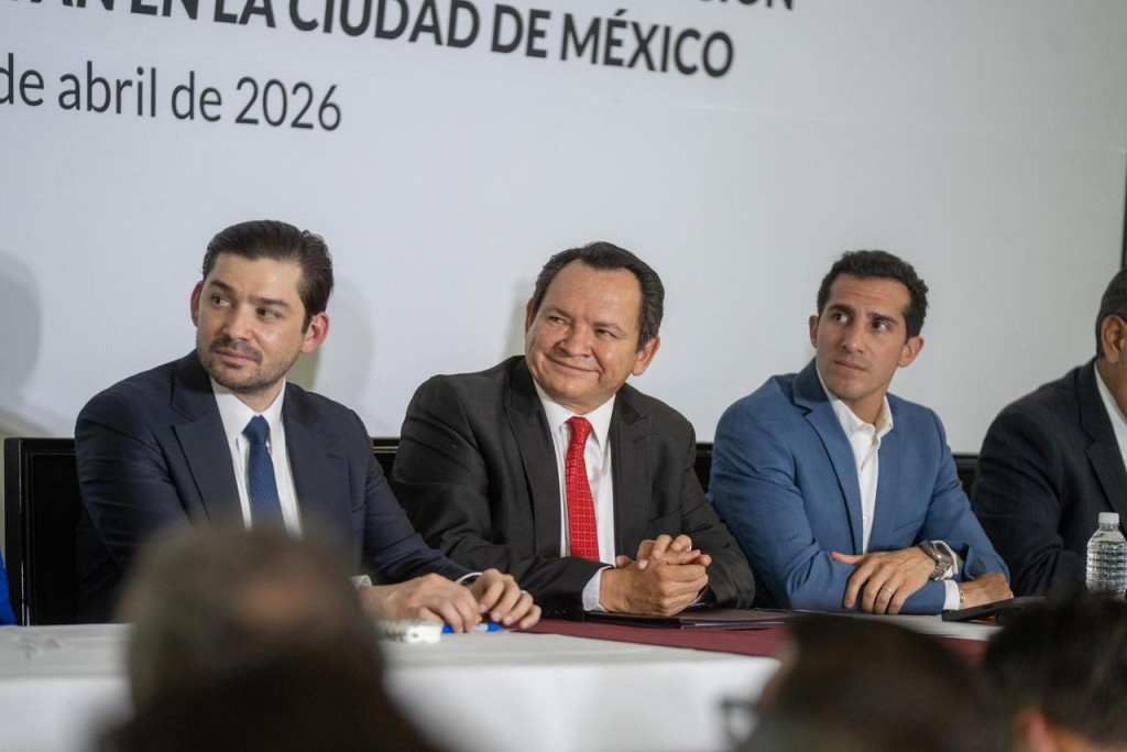 Fortalece gobernador la presencia de Yucat&aacute;n en la capital del pa&iacute;s