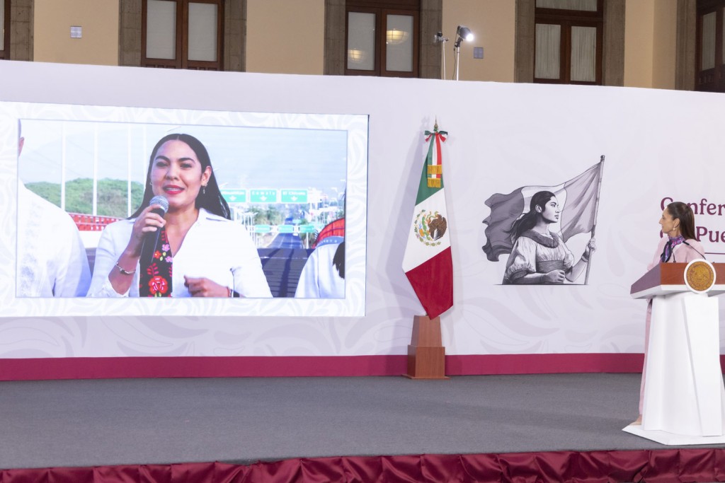 Inaugura Claudia Sheinbaum 3 puentes vehiculares de Colima