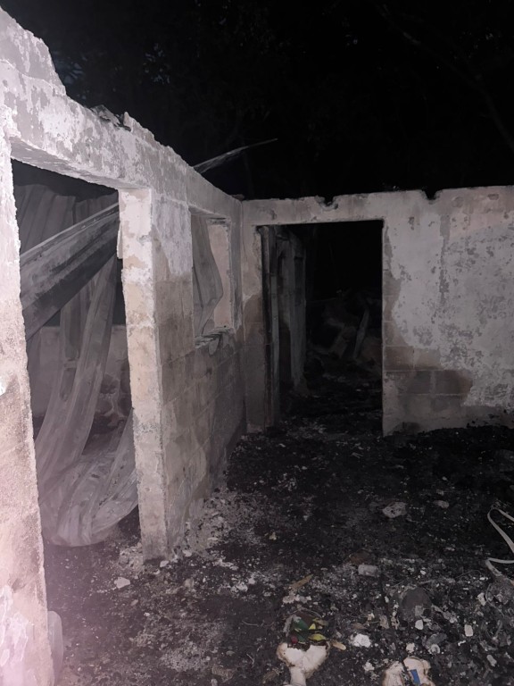 Atiende ayuntamiento incendio en predio de la colonia Santa Rosa