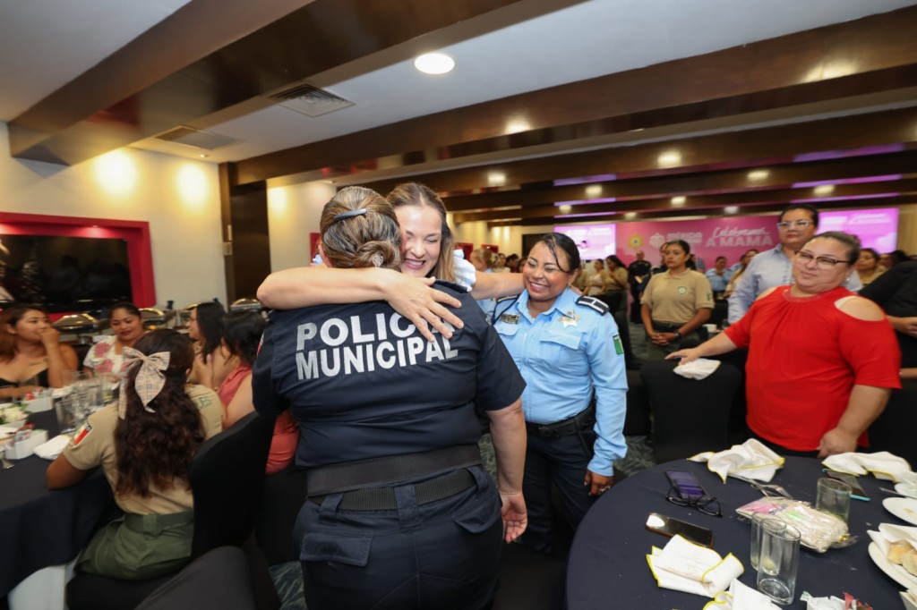 Celebra Cecilia Patr&oacute;n a las madres meridanas de todos los sectores de la ciudad