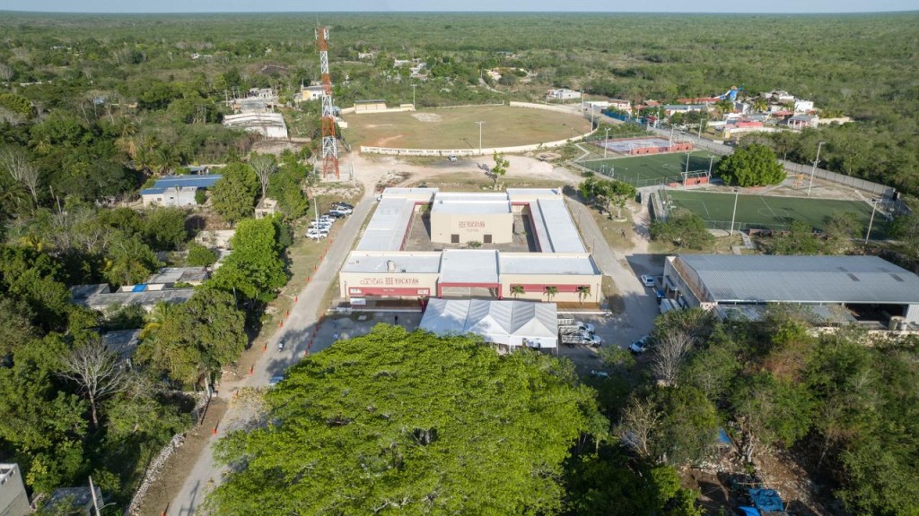 Entrega Huacho D&iacute;az renovada Casa de la Cultura, en Tekit