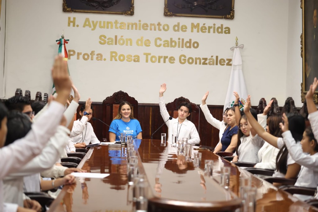 Fortalecen su voz y liderazgo Juventudes de Mérida