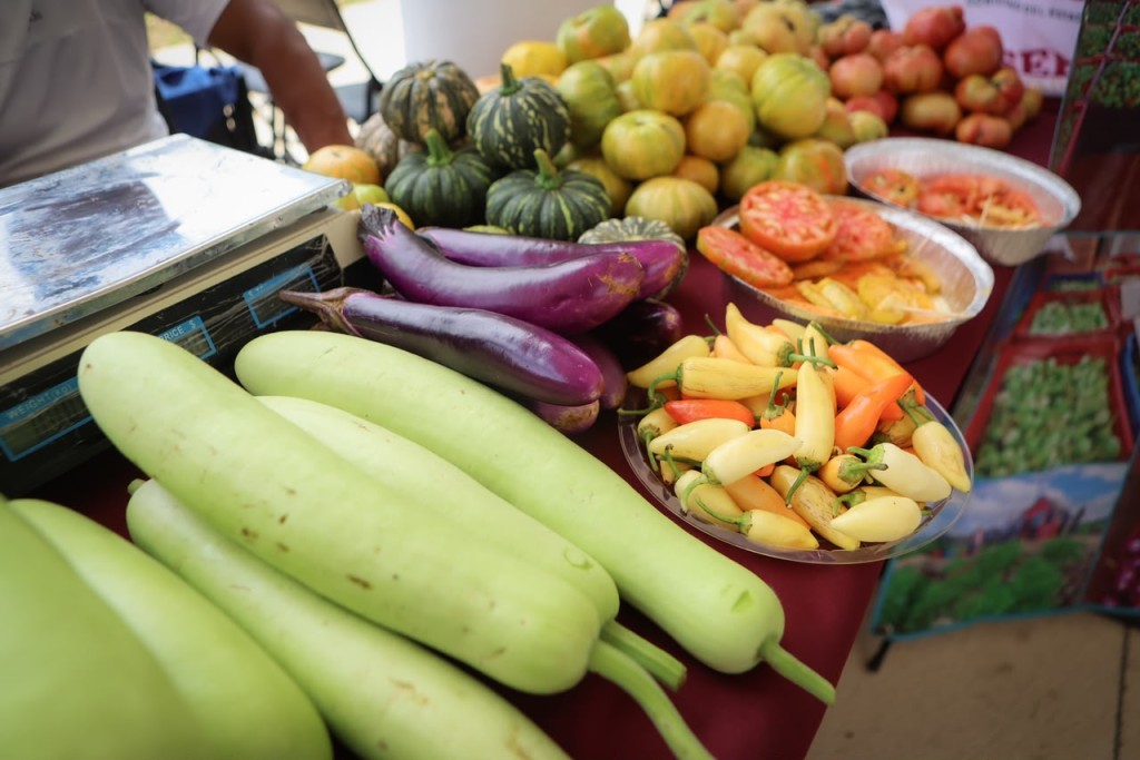 Reafirma Huacho D&iacute;az apoyo a productores en Mercado Renacer del Campo