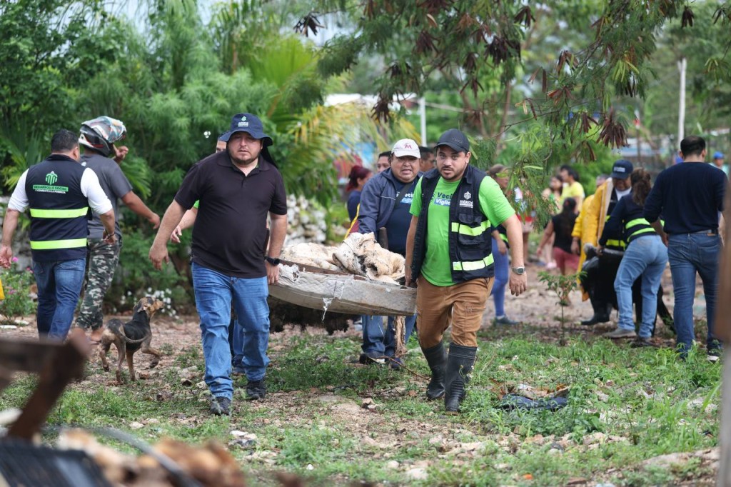 Recorre Cecilia Patrón asentamientos del sur de Mérida para atender afectados