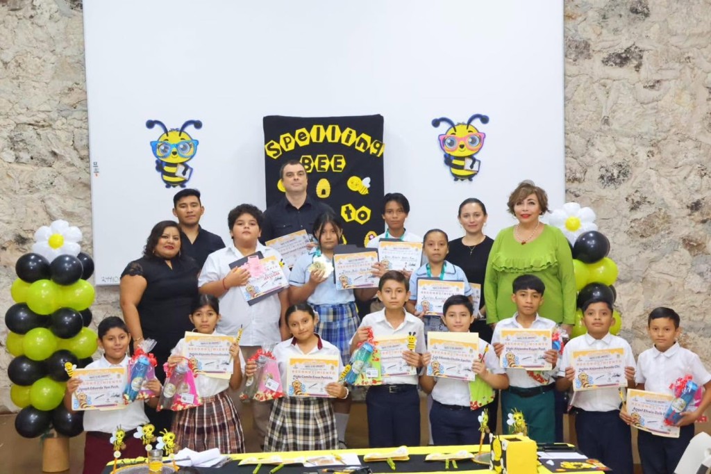 Realizan primer concurso de deletreo en inglés, por el ayuntamiento de Tizimín • “Ways to bee amazing” premió a estudiantes de primarias, secundarias y bachilleres de escuelas públicas y privadas.
