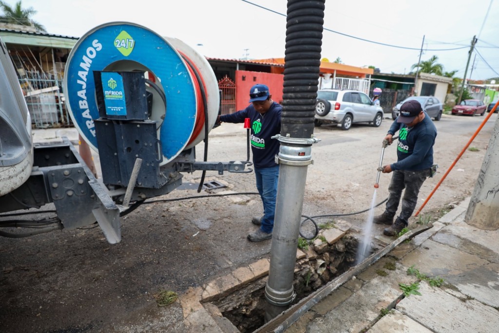 Avanza limpieza de rejillas con la atenci&oacute;n de 200 colonias, en M&eacute;rida