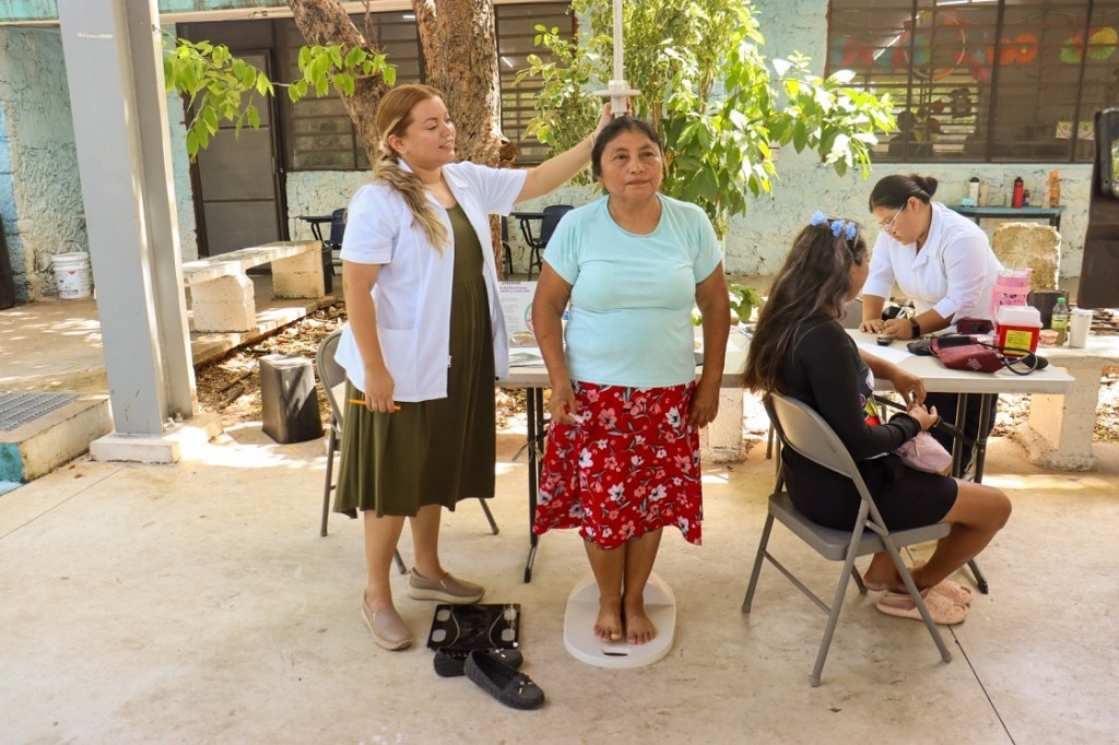 Llevan DIF Yucatán y SSY Feria de la Salud a la colonia Sambulá