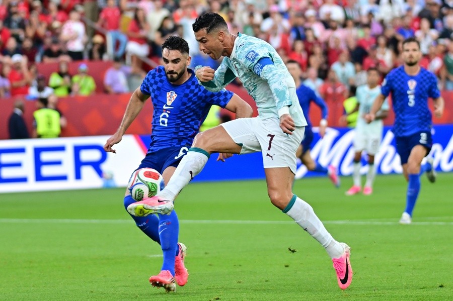 Con trabajo, pero Portugal vence a Croacia 2-1 se medirá contra España