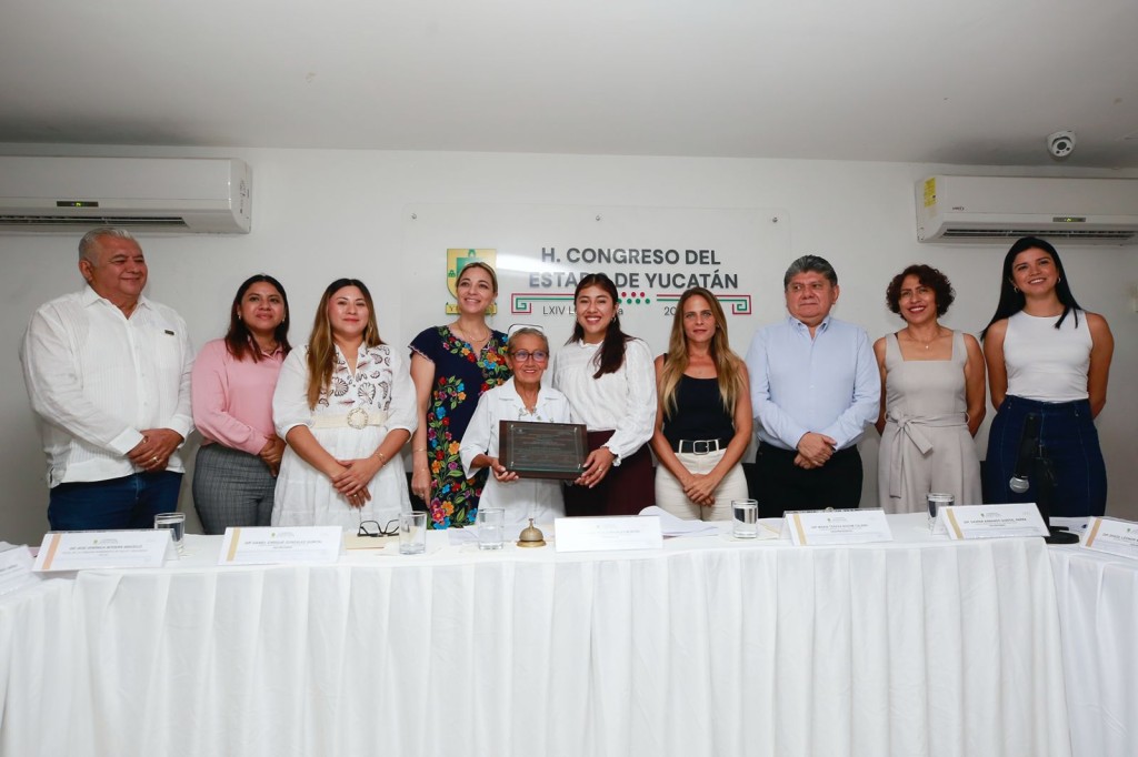 Entrega Congreso del Estado el reconocimiento “Refugio Esteves Reyes” 2026 a Elodia Aguilar Medina