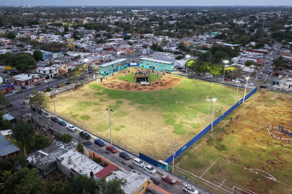 Mérida Enchula más de 400 espacios deportivos con nueva iluminación: Cecilia Patrón