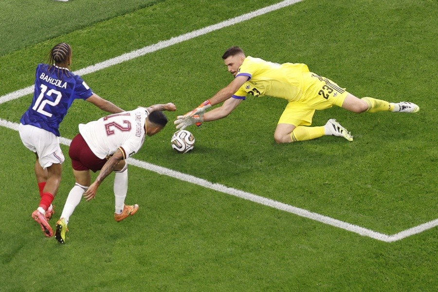 Espa&ntilde;a arrasa con Francia y se va a la final