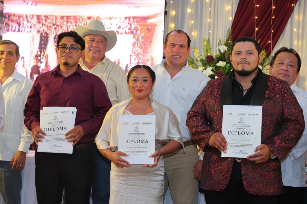 Cierran 187 jóvenes del CBTA 14 una etapa y se preparan para conquistar nuevos sueños