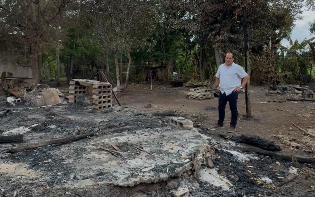 Reconstruir&aacute;n casa de familia afectada por incendio, en Samaria